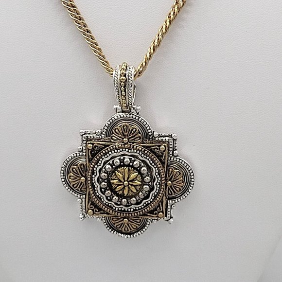 Womens Gold Tone Chain Fashion Necklace Flower Amulet Pendant 24 in - Picture 3 of 10